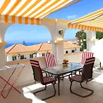 Stylish Design W Ocean & Pool View, King Size Bed, Wifi,2 Smart Tv, Street Parking, 2 Pools Access