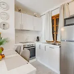 Stylish Design W Ocean & Pool View, King Size Bed, Wifi,2 Smart Tv, Street Parking, 2 Pools Access Apartman Costa Adeje (Tenerife)