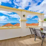 Stylish Design W Ocean & Pool View, King Size Bed, Wifi,2 Smart Tv, Street Parking, 2 Pools Access Apartman