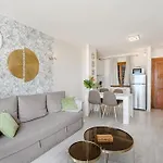 Stylish Design W Ocean & Pool View, King Size Bed, Wifi,2 Smart Tv, Street Parking, 2 Pools Access * Costa Adeje (Tenerife)