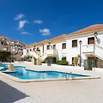 Stylish Design W Ocean & Pool View, King Size Bed, Wifi,2 Smart Tv, Street Parking, 2 Pools Access アパート *