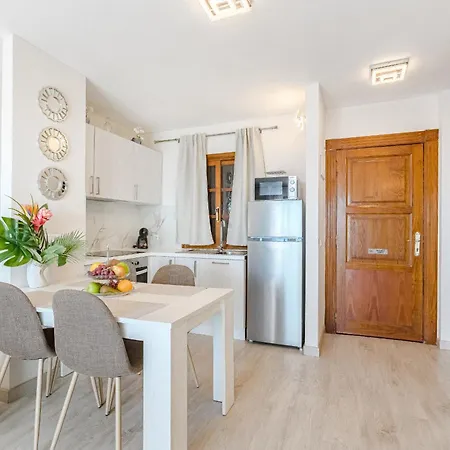 Апартаменты Stylish Design W Ocean & Pool View, King Size Bed, Wifi,2 Smart Tv, Street Parking, 2 Pools Access *