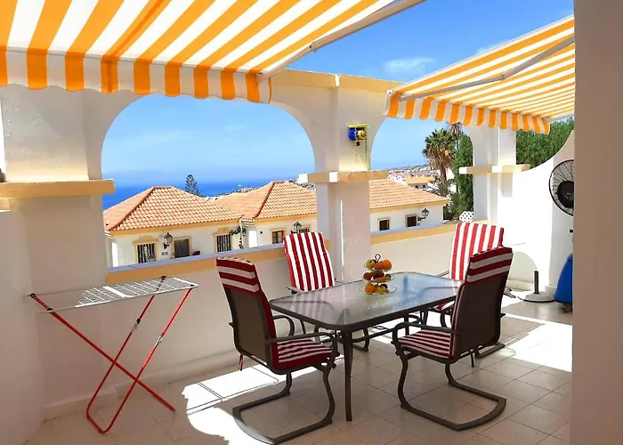 Stylish Design W Ocean & Pool View, King Size Bed, Wifi,2 Smart Tv, Street Parking, 2 Pools Access