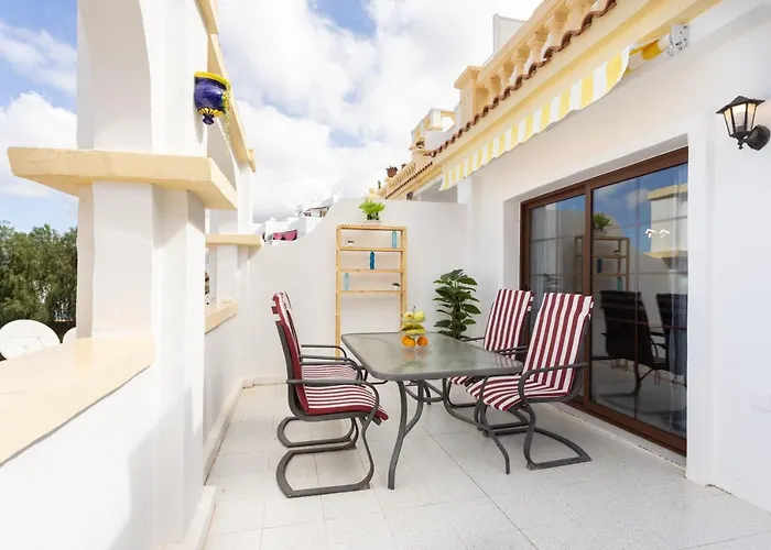 Stylish Design W Ocean & Pool View, King Size Bed, Wifi,2 Smart Tv, Street Parking, 2 Pools Access 公寓 *