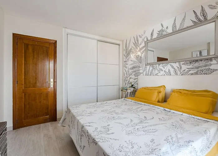 Stylish Design W Ocean & Pool View, King Size Bed, Wifi,2 Smart Tv, Street Parking, 2 Pools Access 公寓 阿德耶