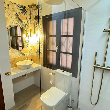 Stylish Design W Ocean & Pool View, King Size Bed, Wifi,2 Smart Tv, Street Parking, 2 Pools Access Appartement Costa Adeje (Tenerife)