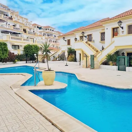 Stylish Design W Ocean & Pool View, King Size Bed, Wifi,2 Smart Tv, Street Parking, 2 Pools Access Apartament