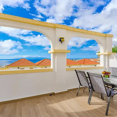 Stylish Design W Ocean & Pool View, King Size Bed, Wifi,2 Smart Tv, Street Parking, 2 Pools Access Apartament