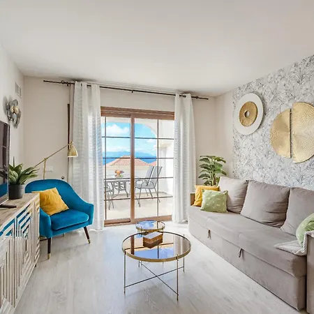 Apartament Stylish Design W Ocean & Pool View, King Size Bed, Wifi,2 Smart Tv, Street Parking, 2 Pools Access