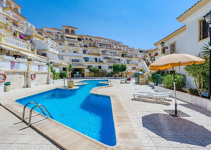 Apartman Stylish Design W Ocean & Pool View, King Size Bed, Wifi,2 Smart Tv, Street Parking, 2 Pools Access