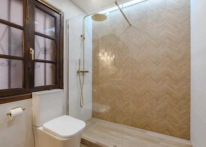 Stylish Design W Ocean & Pool View, King Size Bed, Wifi,2 Smart Tv, Street Parking, 2 Pools Access Apartmán