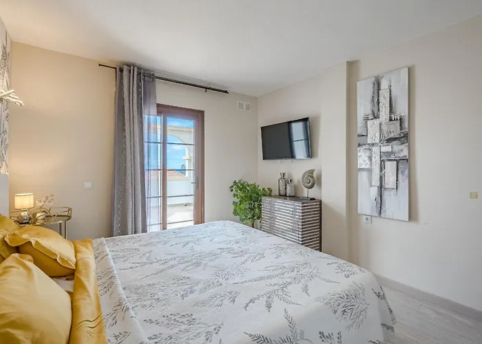 Apartmán Stylish Design W Ocean & Pool View, King Size Bed, Wifi,2 Smart Tv, Street Parking, 2 Pools Access *