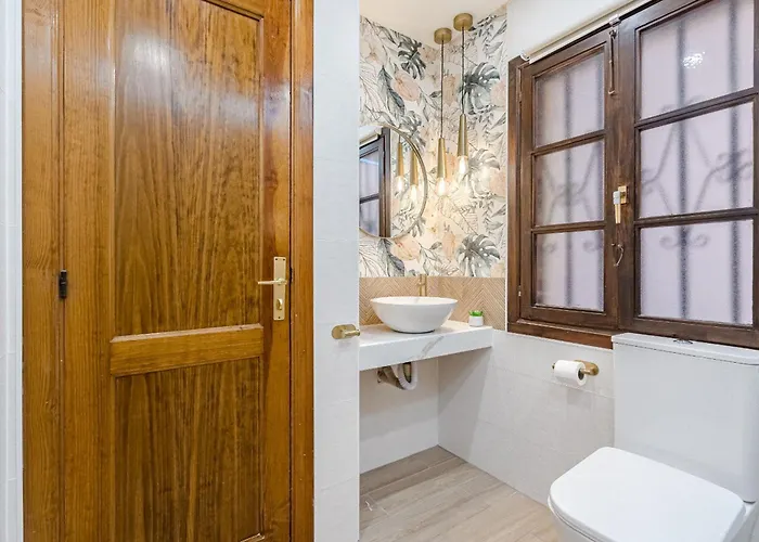 Stylish Design W Ocean & Pool View, King Size Bed, Wifi,2 Smart Tv, Street Parking, 2 Pools Access Apartman